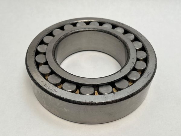 Spherical roller bearing – Straight Bore, 90 mm ID, 160 mm OD, 40 mm Width, Open, CN Internal clearance.