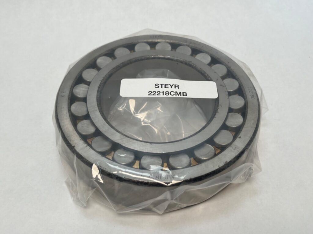 Spherical roller bearing – Straight Bore, 90 mm ID, 160 mm OD, 40 mm Width, Open, CN Internal clearance.