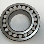 Spherical roller bearing – Straight Bore, 90 mm ID, 160 mm OD, 40 mm Width, Open, CN Internal clearance.