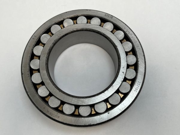 Spherical roller bearing – Straight Bore, 90 mm ID, 160 mm OD, 40 mm Width, Open, CN Internal clearance.