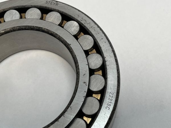Spherical roller bearing – Straight Bore, 90 mm ID, 160 mm OD, 40 mm Width, Open, CN Internal clearance.