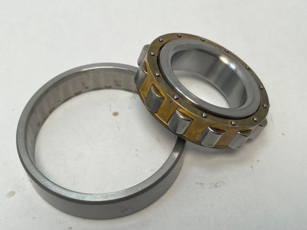 Cylindrical Roller Bearing – Straight Bore, 40 mm ID, 80 mm OD, 18 mm Width, 1 Row, CN Internal clearance.