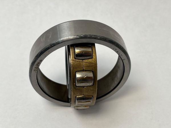 SKF 20306M Single Row Spherical Roller Bearing (Barrel type). 30mm ID 72mm OD 19mm Width. Machined Brass Cage (M). Self-aligning capability.