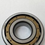 SKF 20306M Single Row Spherical Roller Bearing (Barrel type). 30mm ID 72mm OD 19mm Width. Machined Brass Cage (M). Self-aligning capability.