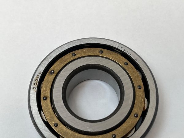 SKF 20306M Single Row Spherical Roller Bearing (Barrel type). 30mm ID 72mm OD 19mm Width. Machined Brass Cage (M). Self-aligning capability.