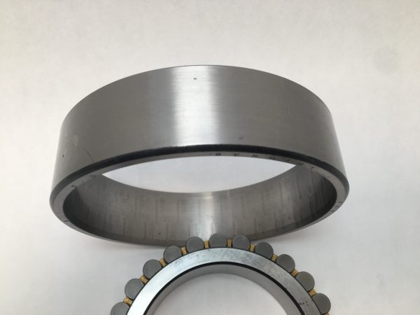 Cylindrical Roller Bearing – Tapered Bore, 90 mm ID, 140 mm OD, 37 mm Width, 2 Row, C2 Internal Clearance.