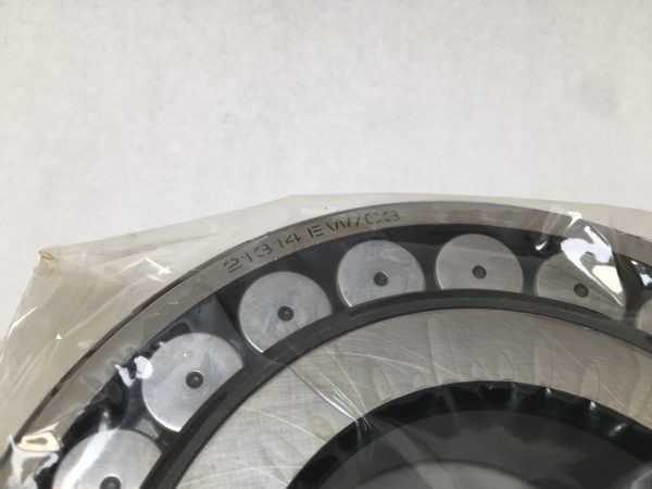 Spherical Roller Bearing – Straight Bore, 70 mm ID, 150 mm OD, 35 mm Width, Open, C3 Internal Clearance.