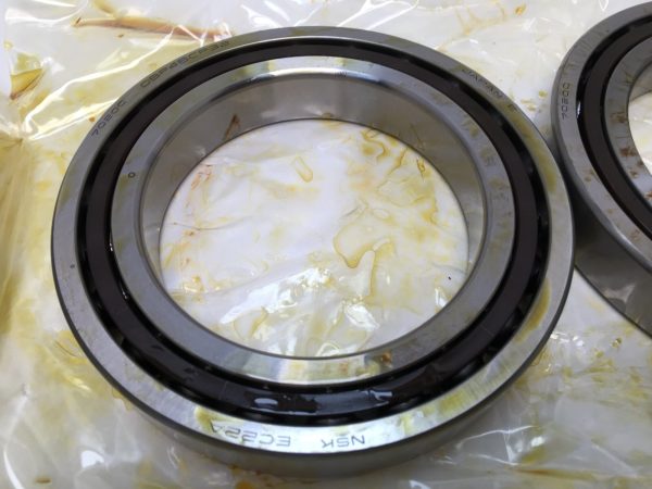 Angular contact bearings – 100 mm ID, 150 mm OD, 24 mm Width, Open, 15°, Light preload.