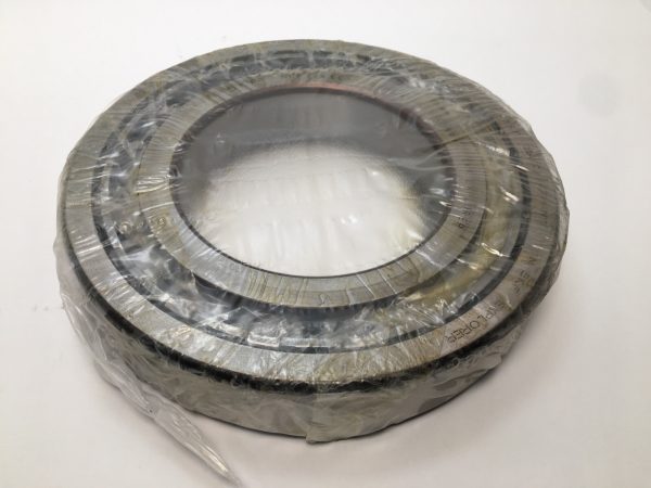 Cylindrical Roller Bearing – Straight Bore, 120 mm ID, 215 mm OD, 40 mm Width, 1 Row, CN Internal Clearance.