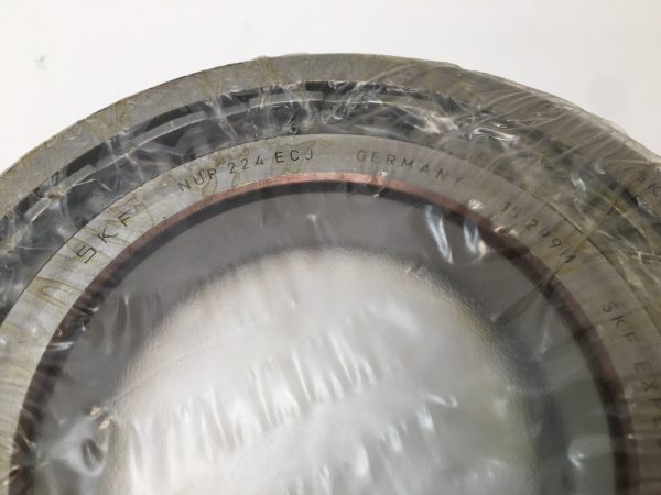 Cylindrical Roller Bearing – Straight Bore, 120 mm ID, 215 mm OD, 40 mm Width, 1 Row, CN Internal Clearance.