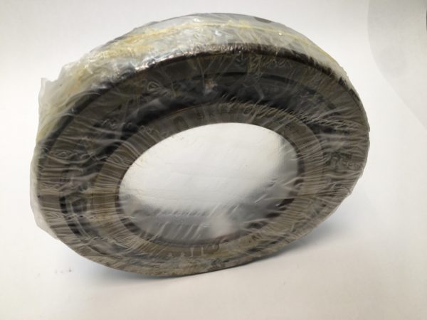 Cylindrical Roller Bearing – Straight Bore, 120 mm ID, 215 mm OD, 40 mm Width, 1 Row, CN Internal Clearance.