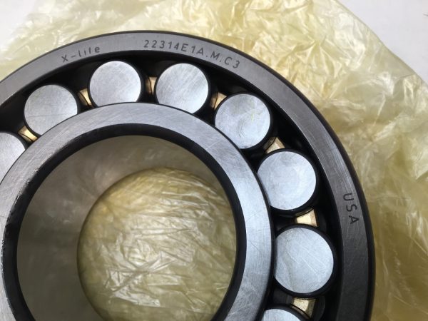 Spherical Roller Bearing – Straight Bore, 70 mm ID, 150 mm OD, 51 mm Width, Open, C3 Internal Clearance.