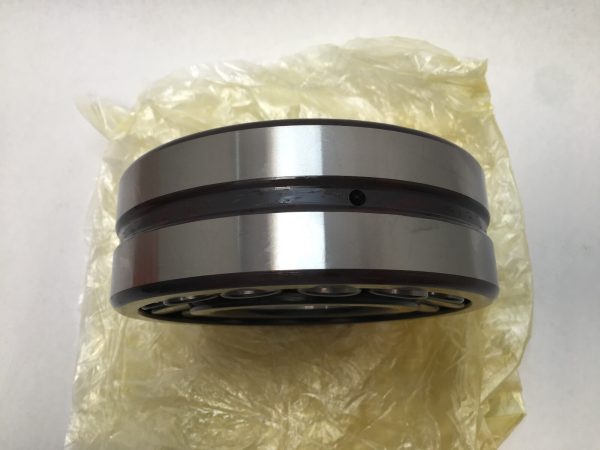 Spherical Roller Bearing – Straight Bore, 70 mm ID, 150 mm OD, 51 mm Width, Open, C3 Internal Clearance.