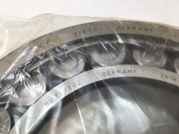 Cylindrical Roller Bearing – Straight Bore, 140 mm ID, 250 mm OD, 42 mm Width, 1 Row, CN Internal clearance.