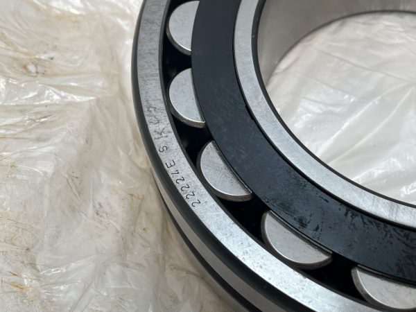 Spherical Roller Bearing – Tapered Bore, 120 mm ID, 215 mm OD, 58 mm Width, Open, CN Internal clearance.