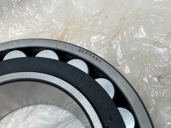 Spherical Roller Bearing – Tapered Bore, 120 mm ID, 215 mm OD, 58 mm Width, Open, CN Internal clearance.