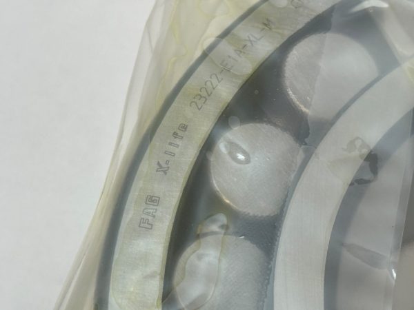 Spherical Roller Bearing – Straight Bore, 110 mm ID, 200 mm OD, 69.8 mm Width, Open, CN Internal Clearance.