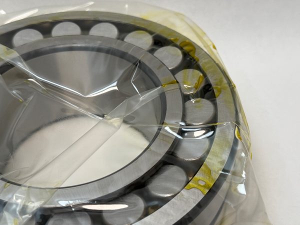Spherical Roller Bearing – Straight Bore, 110 mm ID, 200 mm OD, 69.8 mm Width, Open, CN Internal Clearance.