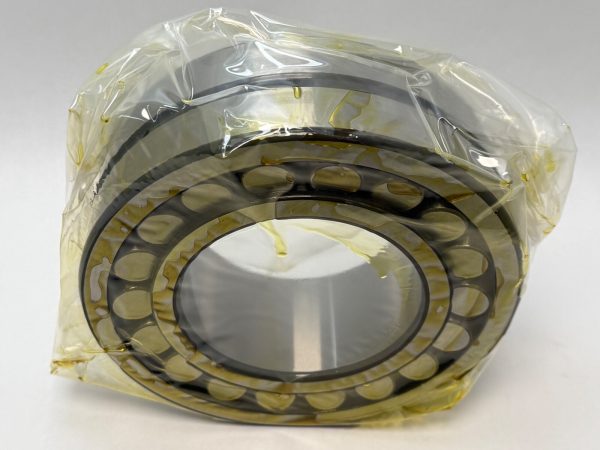 Spherical Roller Bearing – Straight Bore, 110 mm ID, 200 mm OD, 69.8 mm Width, Open, CN Internal Clearance.