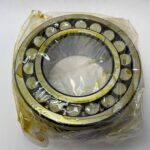 Spherical Roller Bearing – Straight Bore, 110 mm ID, 200 mm OD, 69.8 mm Width, Open, CN Internal Clearance.