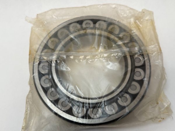 Spherical Roller Bearing – Straight Bore, 80 mm ID, 140 mm OD, 33 mm Width, Open, CN Internal clearance.