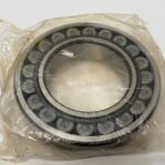 Spherical Roller Bearing – Straight Bore, 80 mm ID, 140 mm OD, 33 mm Width, Open, CN Internal clearance.