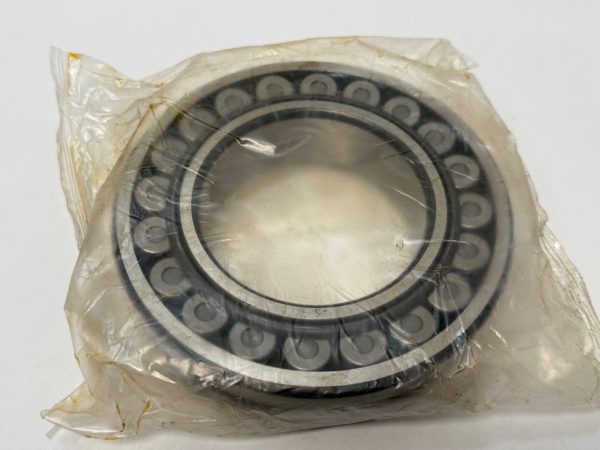 Spherical Roller Bearing – Straight Bore, 80 mm ID, 140 mm OD, 33 mm Width, Open, CN Internal clearance.