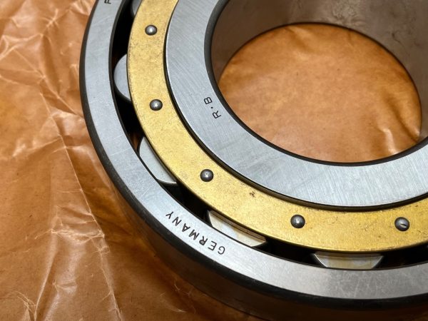 Spherical roller bearing – Tapered Bore, 100 mm ID, 215 mm OD, 47 mm Width, Open, CN Internal clearance.