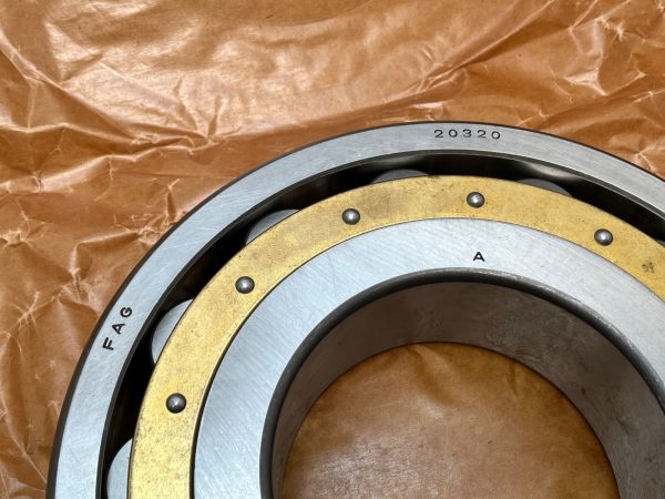 Spherical roller bearing – Tapered Bore, 100 mm ID, 215 mm OD, 47 mm Width, Open, CN Internal clearance.