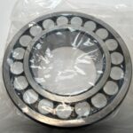 Spherical Roller Bearing – Straight Bore, 140 mm ID, 250 mm OD, 68 mm Width, Open, C3 Internal Clearance.