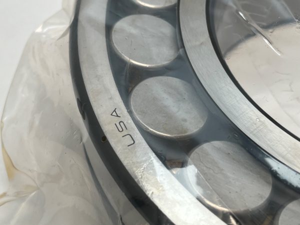 Spherical Roller Bearing – Straight Bore, 140 mm ID, 250 mm OD, 68 mm Width, Open, C3 Internal Clearance.