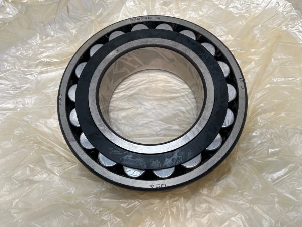 Spherical Roller Bearing – Straight Bore, 120 mm ID, 215 mm OD, 58 mm Width, Open, C3 Internal clearance.