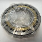 Spherical Roller Bearing – Straight Bore, 140 mm ID, 250 mm OD, 68 mm Width, Open, CN Internal clearance.