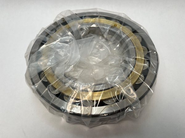 Spherical Roller Bearing – Straight Bore, 140 mm ID, 250 mm OD, 68 mm Width, Open, CN Internal clearance.