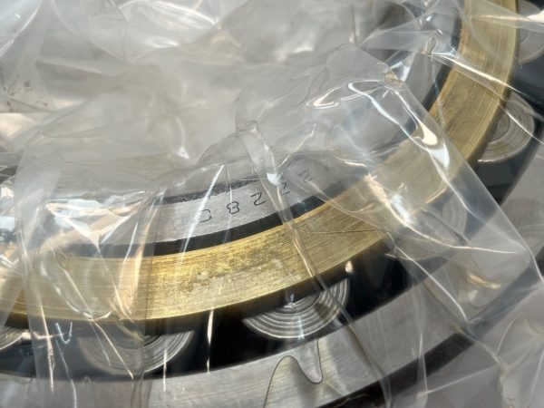 Spherical Roller Bearing – Straight Bore, 140 mm ID, 250 mm OD, 68 mm Width, Open, CN Internal clearance.