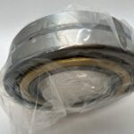 Spherical Roller Bearing – Straight Bore, 140 mm ID, 250 mm OD, 68 mm Width, Open, CN Internal clearance.