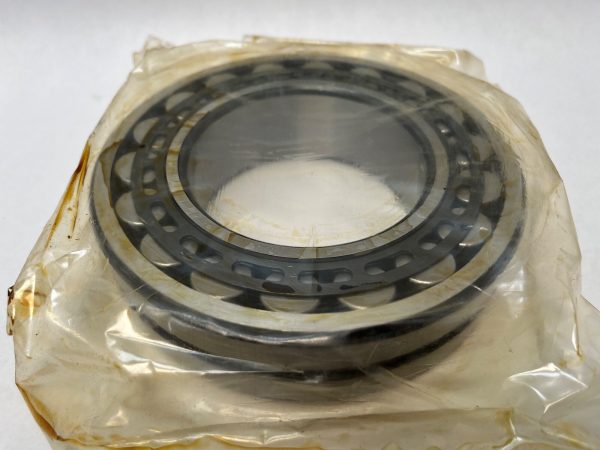 Spherical Roller Bearing – Straight Bore, 90 mm ID, 160 mm OD, 40 mm Width, Open, CN Internal clearance.