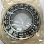 Spherical Roller Bearing – Straight Bore, 90 mm ID, 160 mm OD, 40 mm Width, Open, CN Internal clearance.