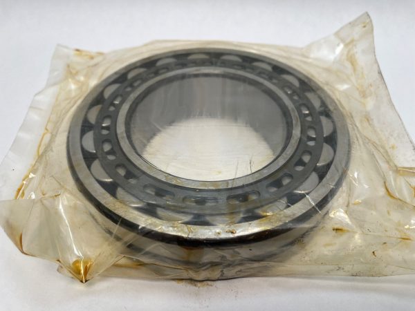 Spherical Roller Bearing – Straight Bore, 90 mm ID, 160 mm OD, 40 mm Width, Open, CN Internal clearance.