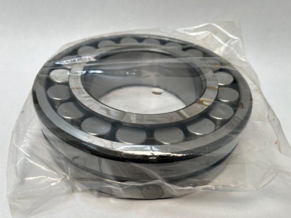 Spherical roller bearing – Straight Bore, 110 mm ID, 200 mm OD, 53 mm Width, Open, CN Internal clearance.