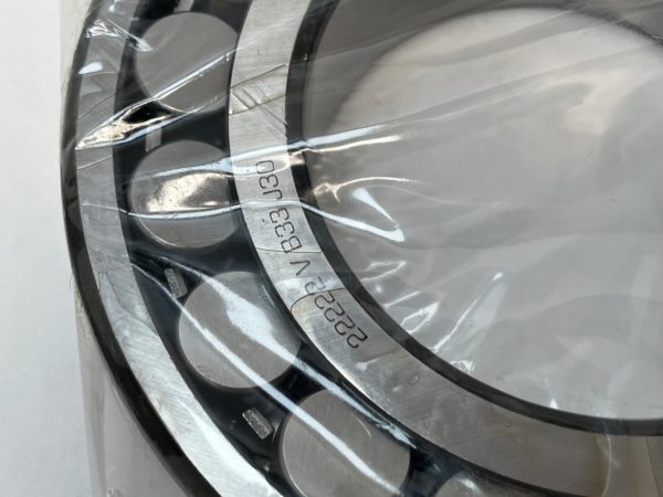 Spherical roller bearing – Straight Bore, 110 mm ID, 200 mm OD, 53 mm Width, Open, CN Internal clearance.