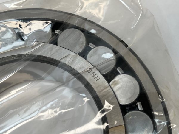 Spherical roller bearing – Straight Bore, 110 mm ID, 200 mm OD, 53 mm Width, Open, CN Internal clearance.