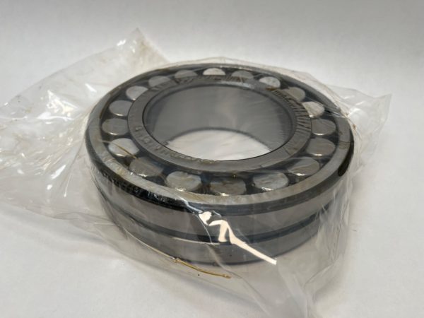 Spherical roller bearing – Straight Bore, 110 mm ID, 200 mm OD, 53 mm Width, Open, CN Internal clearance.