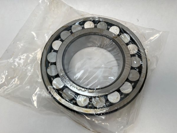 Spherical roller bearing – Straight Bore, 110 mm ID, 200 mm OD, 53 mm Width, Open, CN Internal clearance.
