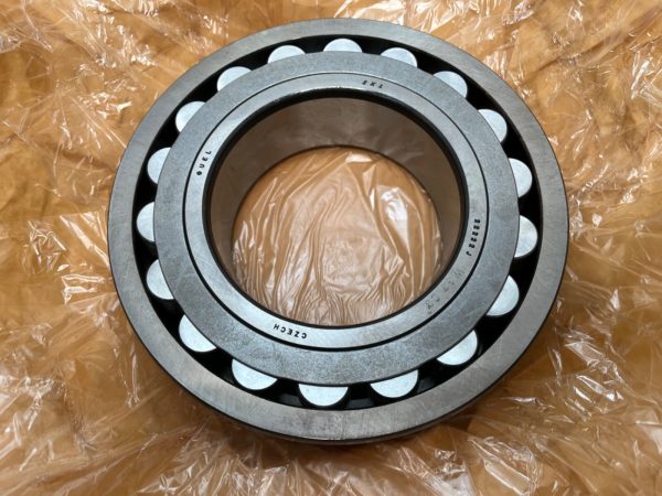 Spherical Roller Bearing – Straight Bore, 110 mm ID, 200 mm OD, 53 mm Width, Open, C3 Internal Clearance.