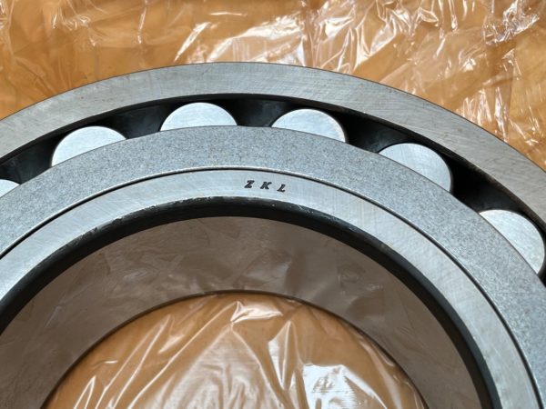 Spherical Roller Bearing – Straight Bore, 110 mm ID, 200 mm OD, 53 mm Width, Open, C3 Internal Clearance.
