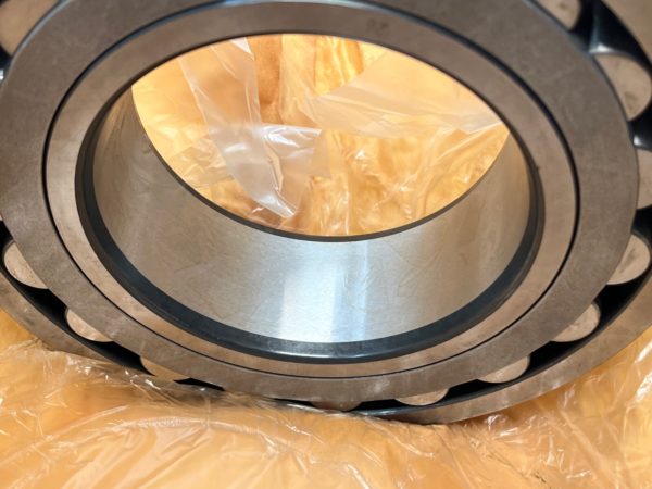 Spherical Roller Bearing – Straight Bore, 110 mm ID, 200 mm OD, 53 mm Width, Open, C3 Internal Clearance.