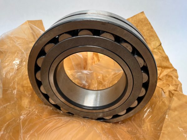 Spherical Roller Bearing – Straight Bore, 110 mm ID, 200 mm OD, 53 mm Width, Open, C3 Internal Clearance.