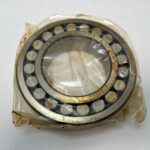 Spherical Roller Bearing – Tapered Bore, 90 mm ID, 160 mm OD, 40 mm Width, Open, CN Internal clearance.