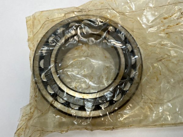 Spherical Roller Bearing – Straight Bore, 85 mm ID, 150 mm OD, 36 mm Width, Open.